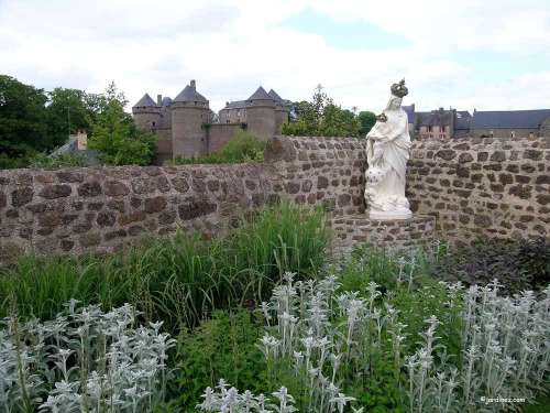 Jardin Médiéval et Roseraie de Lassay