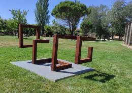 Exposition ”De la pierre émerge l'acier” - Ariel Elizondo, Jardins du Manoir d'Eyrignac, Salignac-Eyvigues (24)
