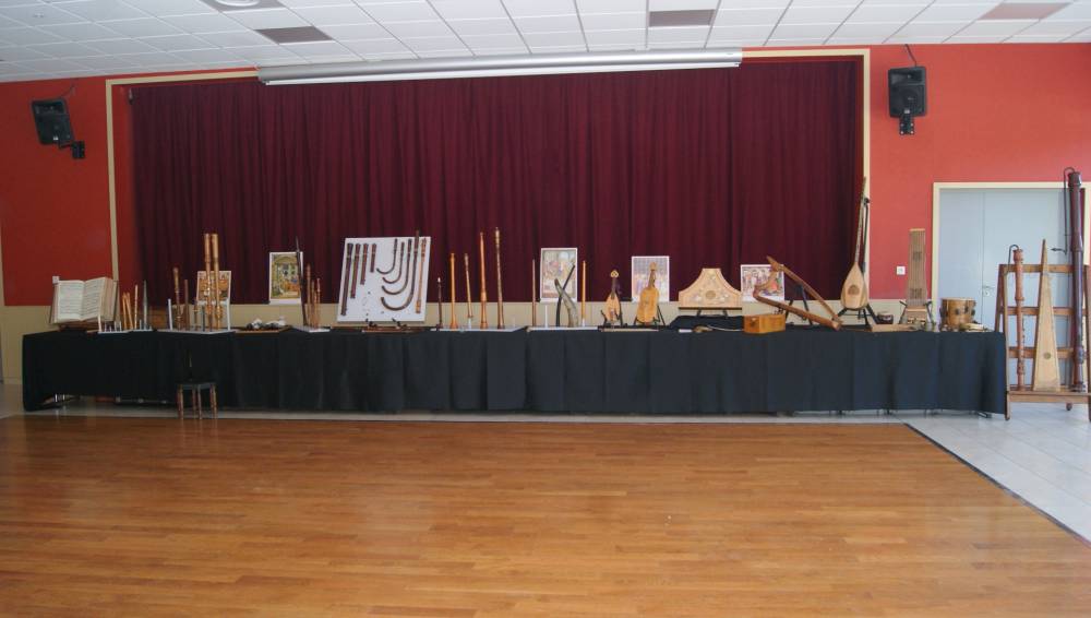 Journées Européennes du Patrimoine - Instruments anciens présentés dans le scriptorium - Marmagne