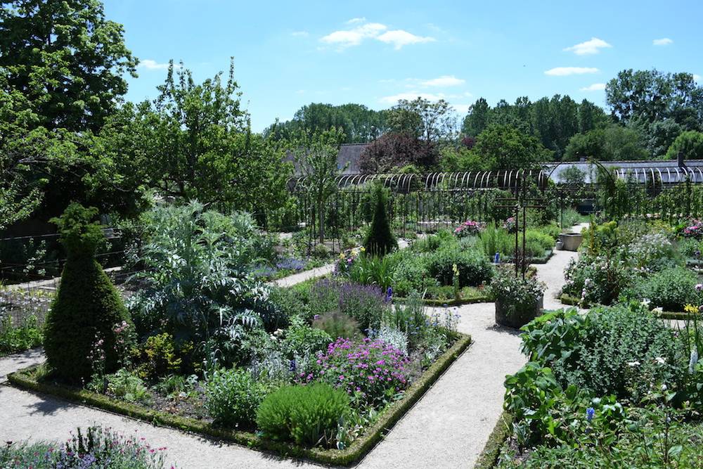 Jardin de curé du presbytère de Chedigny