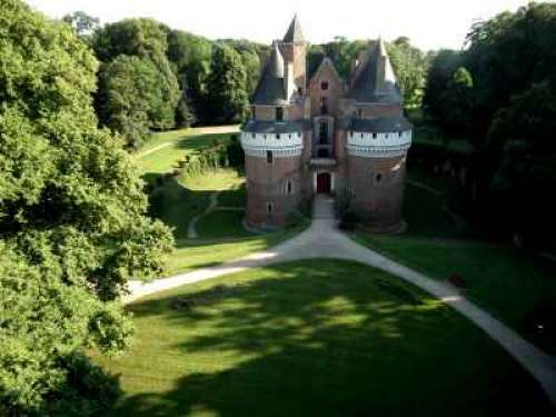 Park und Rosengarten des Schlosses von Rambures