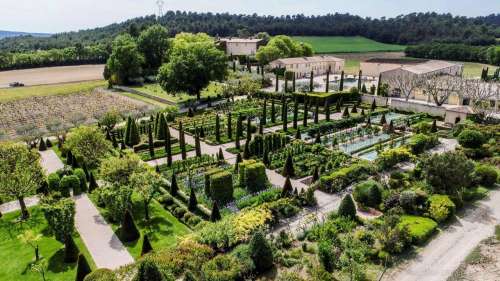 Gardens Of Val Joanis Castle