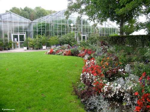 Park Moulin à Tan and Tropical greenhouses